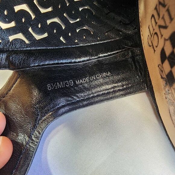 VINCE CAMUTO Womens Black Sternat Peep Toe Block Heel Leather Shootie size 8.5 - Picture 10 of 10